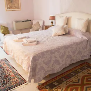 La Rosa Townhouse Bed & Breakfast